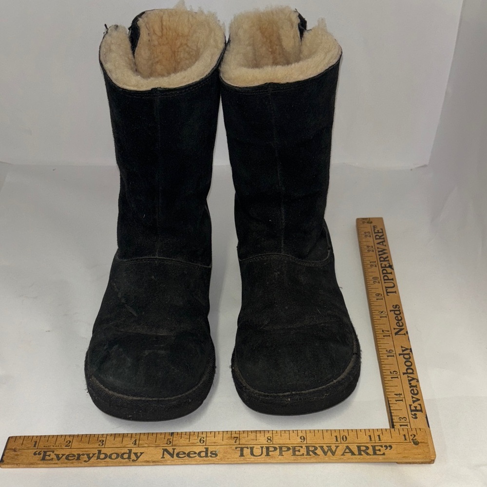 Black Suede Ugg Boots, Fleece Lining and Rainbow Zipper. Big Kid Size 4